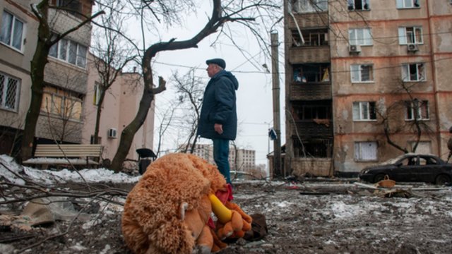 Per rusų pajėgų artilerijos smūgius Rytų Ukrainoje žuvo civilių: tarp aukų – ir mažamečiai