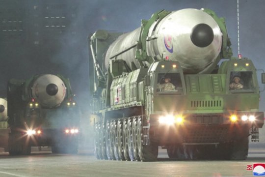  Š. Korėja toliau nepaiso griežtų tarptautinių sankcijų: stiprins šalies branduolinę ginkluotę 