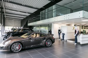 Praėjusiais metais lietuviai pasitaškė pinigais: įspūdingiems automobiliams nepagailėjo ir pusės milijono eurų