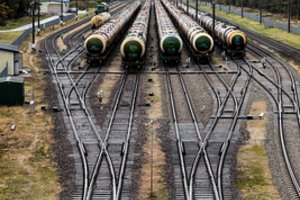 Ukrainos ministras: jūrų uostai pasirengę krauti Ukrainos grūdus, problema – geležinkelis