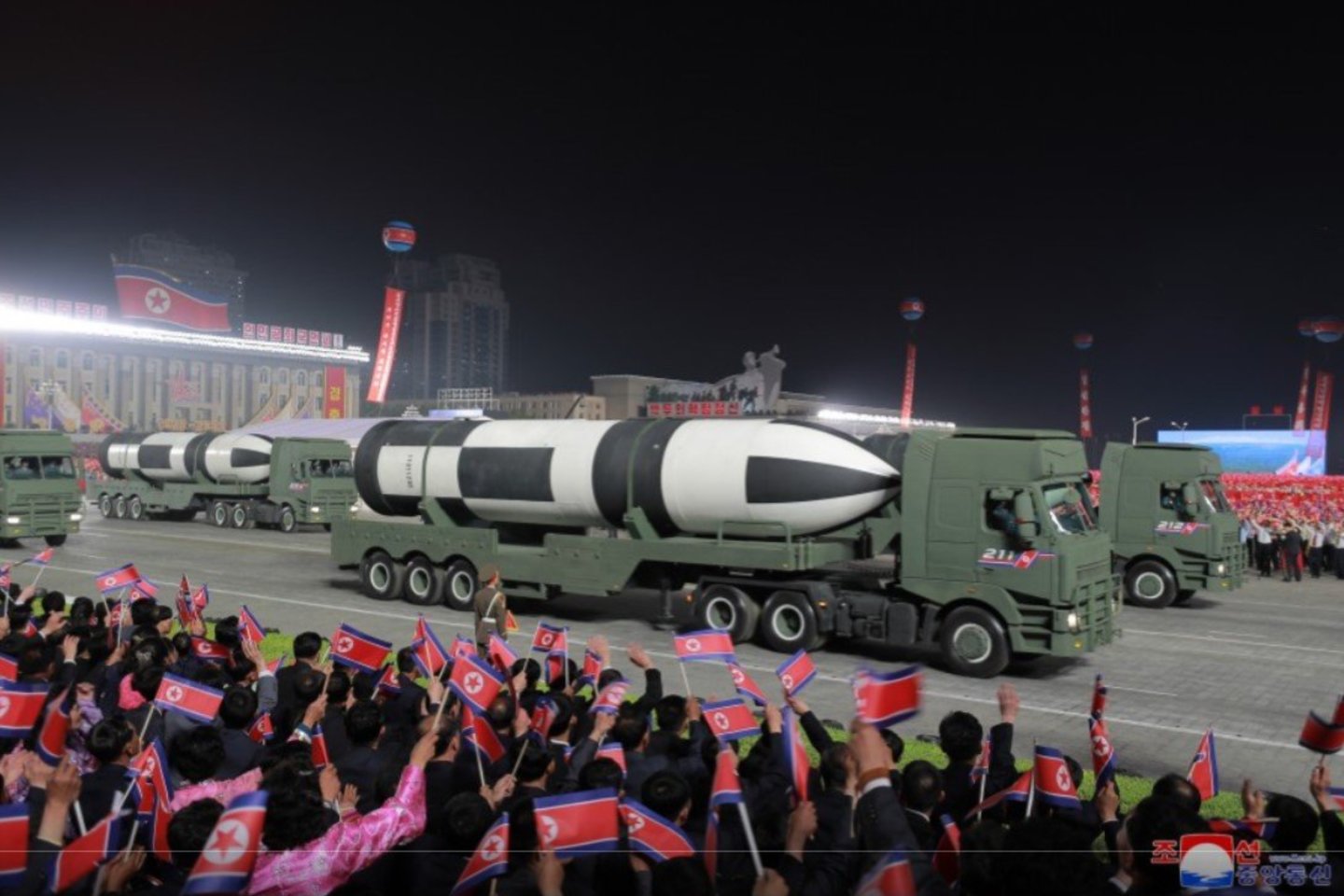 Analitikai teigė, kad įvykęs paradas suteikė ir kitų įžvalgų apie K.J.Uno mąstyseną.<br> Korean Central News Agency nuotr.