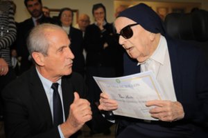 Prancūzijos vienuolė Andre perėmė vyriausio pasaulio žmogaus vardą