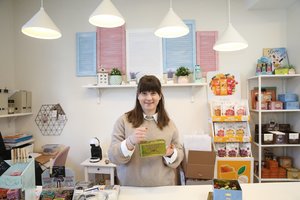 Atidariusi dar nematytų saldumynų parduotuvę dviejų vaikų mama tokio agresyvių konkurentų antplūdžio nesitikėjo: manė, kad vaidenasi