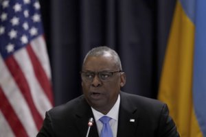 Ll. Austinas: JAV ir sąjungininkai kas mėnesį susitiks aptarti ginkluotės tiekimo Ukrainai