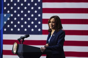 JAV viceprezidentei Kamalai Harris testais nustatyta COVID-19