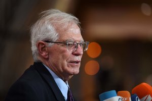 J. Borrellis: ES labai apgailestauja dėl turkų aktyvisto O. Kavalos įkalinimo