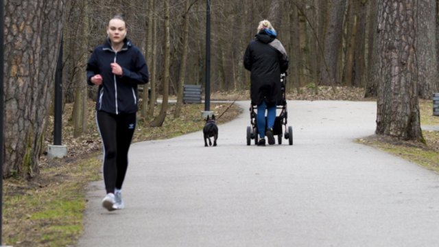 Sinoptikai žymesnių kritulių nenumato, tačiau turi liūdnų žinių: daugelyje rajonų sulauksime šalnos