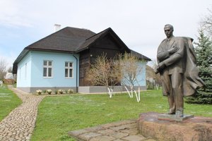 Ukrainiečiams – didvyris, rusams – fašistas: S. Banderos gimtasis kaimas didžiuojasi savo žemiečiu