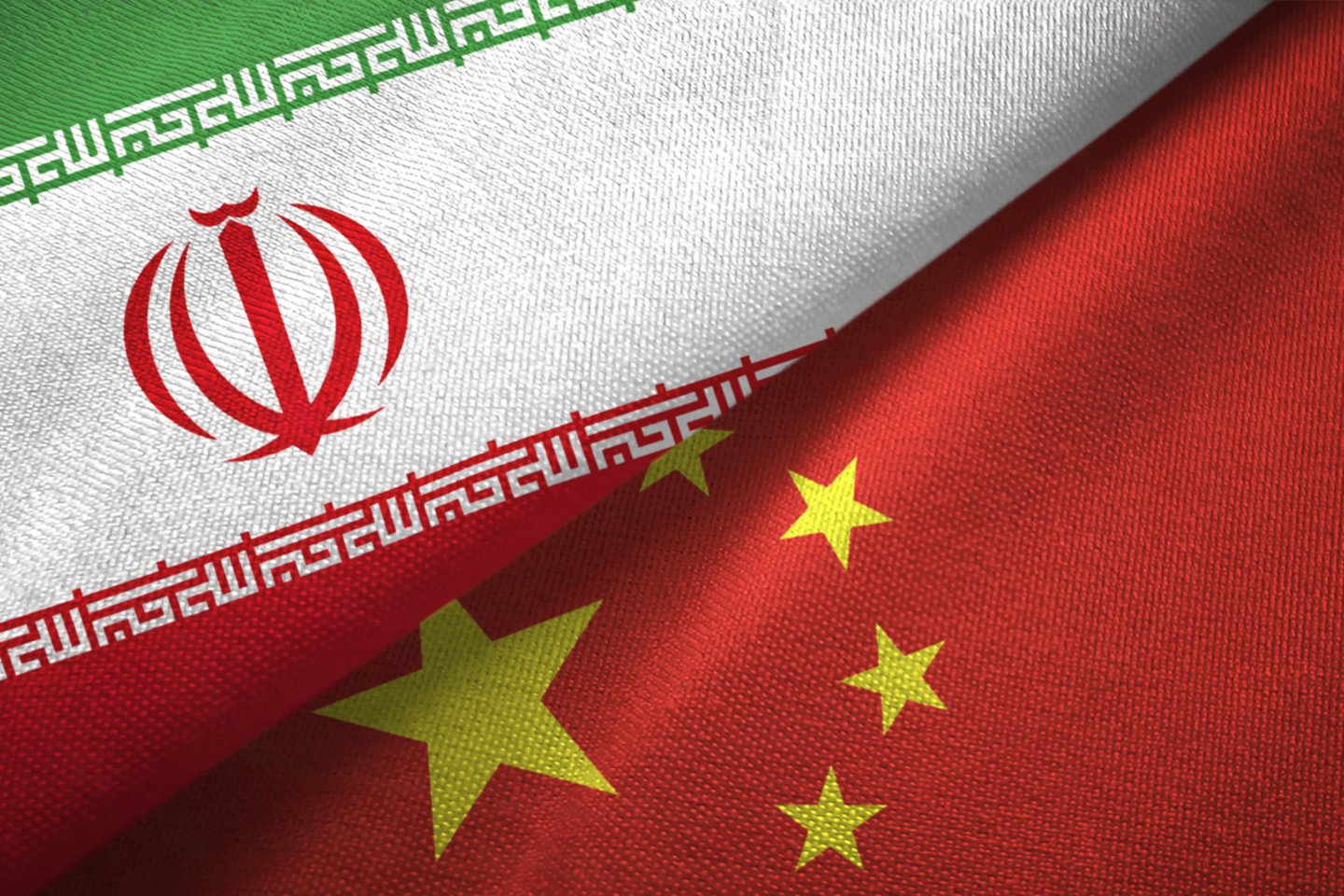 Kinijos ir Irano vėliavos.<br>123rf.com asociatyvi nuotr.