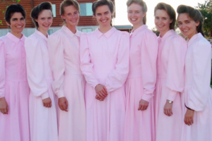 Religinio kulto lyderio sūnus atskleidžia savo gyvenimą: mamomis turėjo vadinti 15 metų mergaites