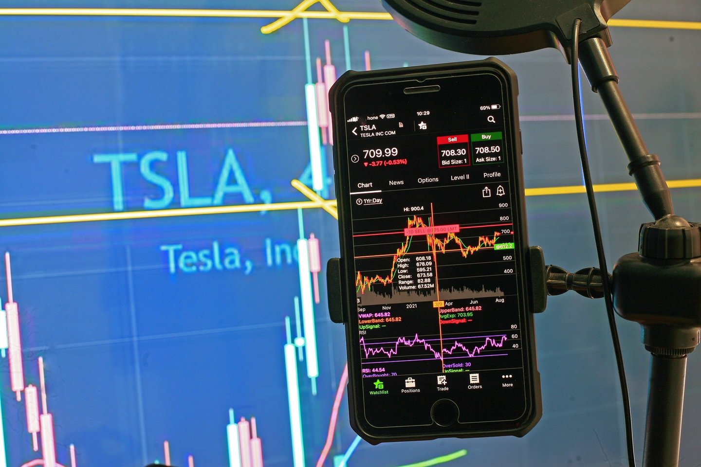 „Tesla“ vadovas Elonas Muskas pardavė bendrovės akcijų už maždaug 4 mlrd. JAV dolerių per kelias dienas.<br>www.pixabay.com nuotr.