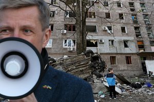 R. Šimašius kreipėsi į vilniečius: apžiūrėkite savo sandėliukus, sodybas, garažus – ukrainiečiams labai trūksta stiklo