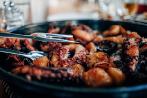 4 ypatingi grilio patiekalai: nustebinkite šeimą