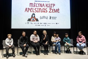 Filmo „Mėlyna kaip apelsinas žemė“ herojė Ana Gladka: „Meldžiamės, kad turėtume kur grįžti“