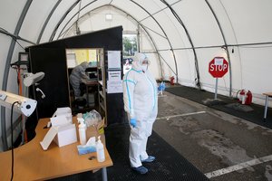 Uždaromas Kauno mobilusis COVID-19 testavimo punktas, gyventojus tirs poliklinikos