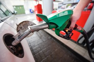 Lietuvos energetikos agentūra: pastarosiomis savaitėmis degalų kainos Lietuvoje mažėjo