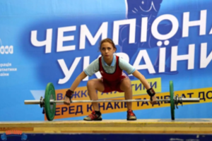 Rusai nuo žemės paviršiaus šluojamame Mariupolyje nužudė vieną perspektyviausių Ukrainos sunkiaatlečių