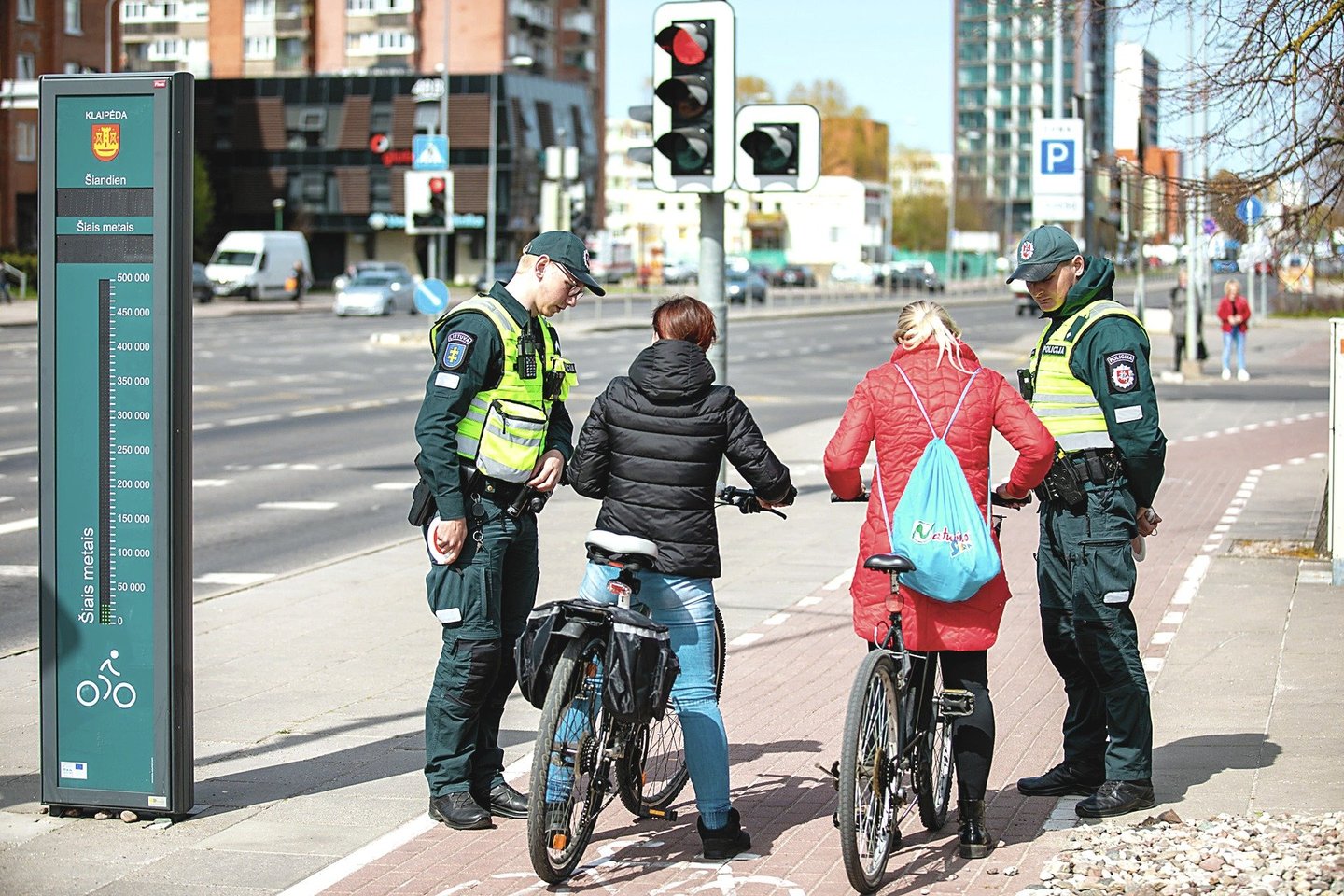 Policijos pareigūnai tikrino, ar Kelių eismo taisyklių laikosi dviratininkai ir paspirtukininkai.