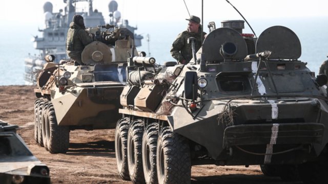 Vakarų žvalgyba skelbia: Rusijos pajėgų būriai Donbase jungiami, nes yra išretintini, stinga technikos