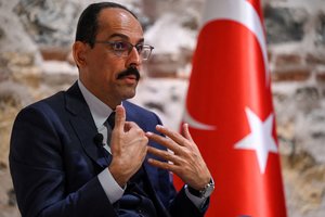 Turkijos prezidento atstovas spaudai Kijeve susitiko su V. Zelenskiu