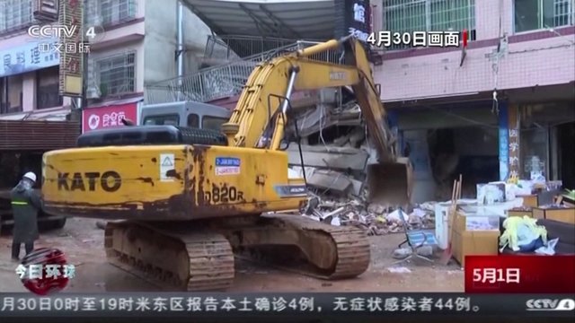 Dėl pastato griūties Kinijoje sulaikyti devyni asmenys: desperatiškai ieškoma išgyvenusiųjų