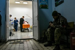 Siaubinga ukrainiečio kelionė į Rusijos karo belaisvių kalėjimą ir atgal: „Penkias minutes mes tiesiog verkėme"