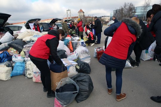 Pristatė, kaip atrodo paramos ukrainiečiams rinkimo procesas ir gabenimas