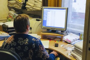 Senjorės internetinis raštingumas grįžo bumerangu – sukčiai moterį išmaudė kaip reikiant