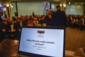 Seksualine prievarta migrantų centre įtariamas psichologas išstojo iš Liberalų sąjūdžio