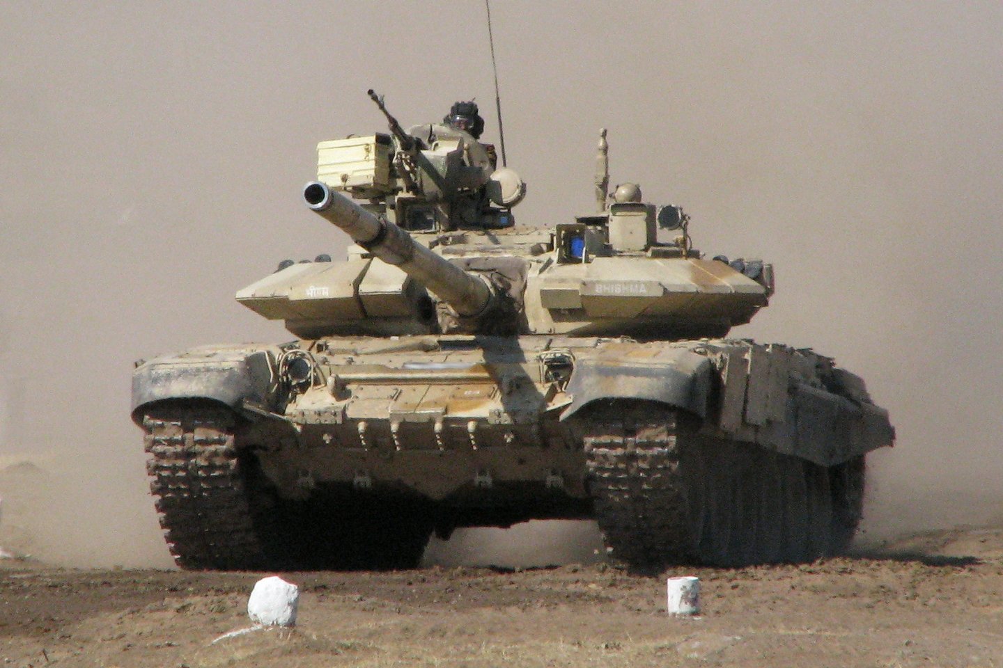  Tankas T-90.<br> Wikimedia Commons.