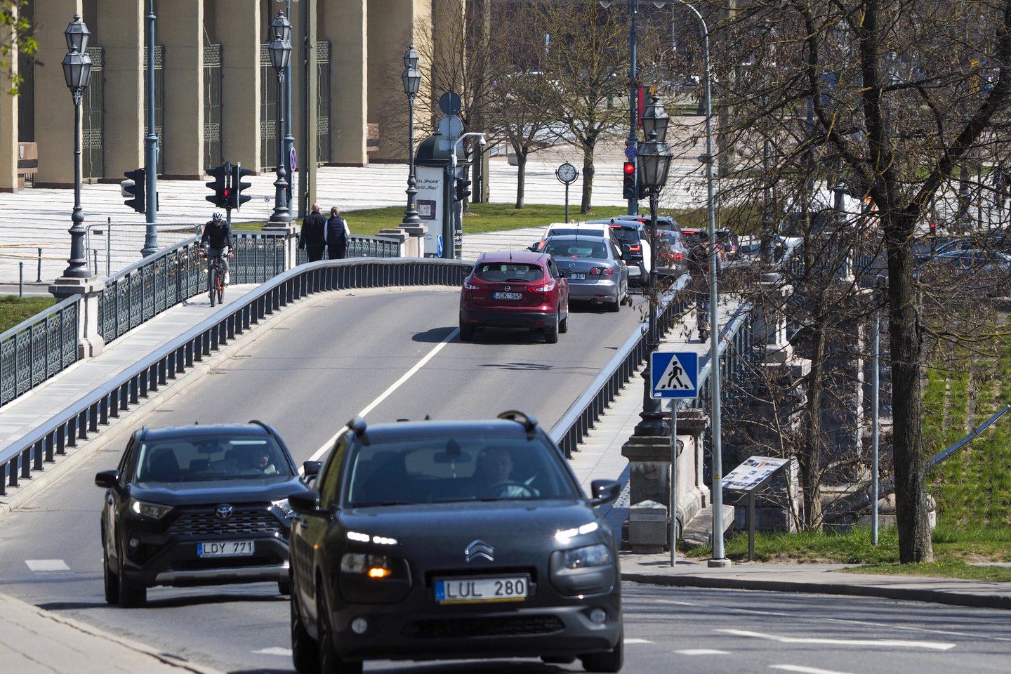 Šiemet sausį-balandį Lietuvoje įregistruotą 9,9 tūkst. naujų lengvųjų automobilių.<br>V.Ščiavinsko nuotr.