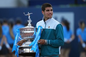 Vieną po kito titulus skinantis ir teniso pasaulį drebinantis 19-metis vis dar nesijaučia įžymus