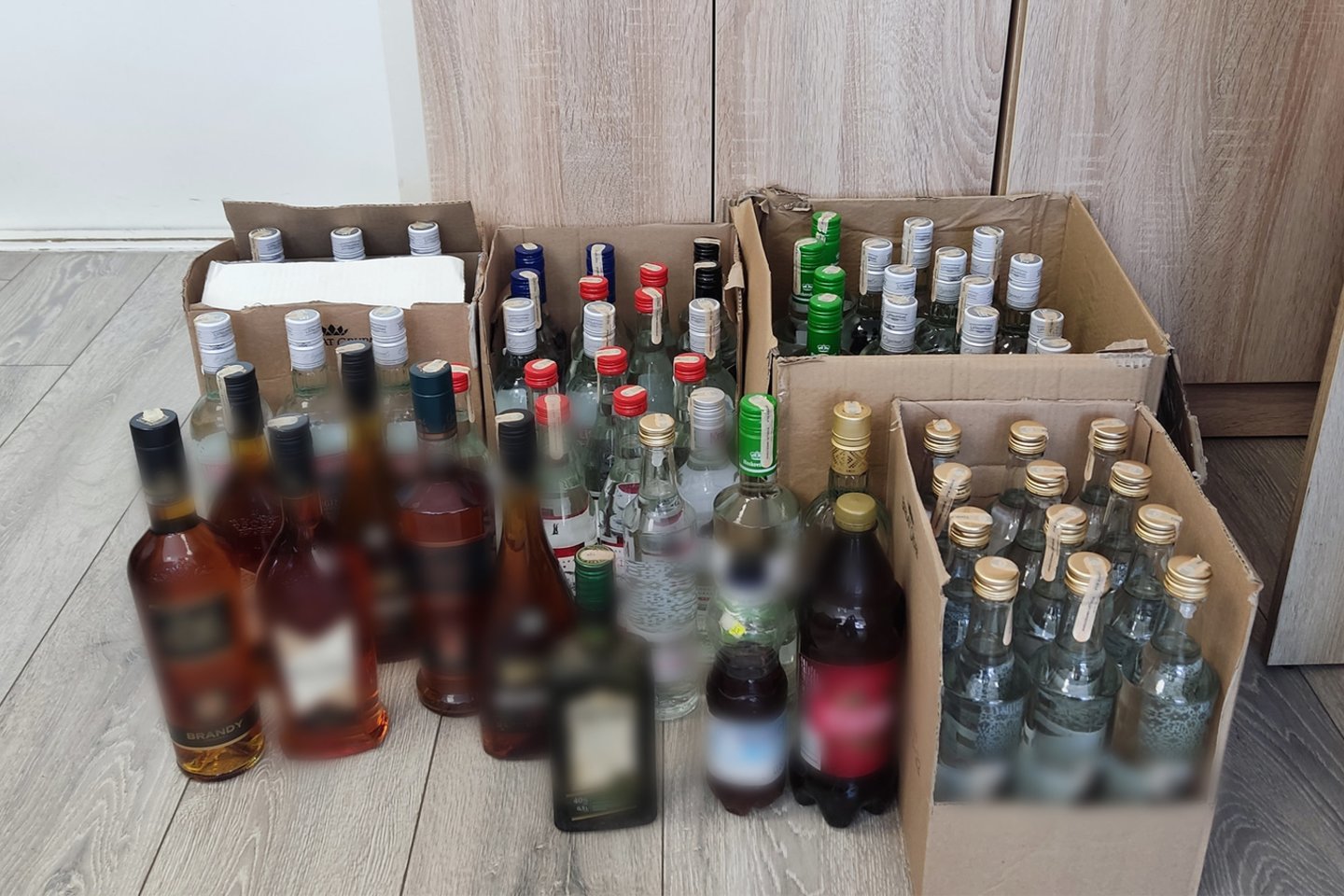  Plungės pareigūnai išsijuosė rašė protokolus dėl alkoholio taisyklių pažeidimų.<br> Klaipėdos apskrities VPK nuotr.