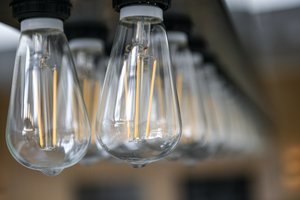 Įspėjo, kas nutiks laiku nepasirinkus nepriklausomo elektros tiekėjo