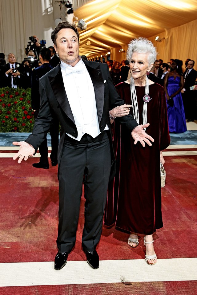 Elonas Muskas su mama Maye.<br>AFP/Scanpix nuotr.