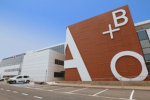 Izraelyje atidarytas raketoms atsparus požeminis kraujo bankas