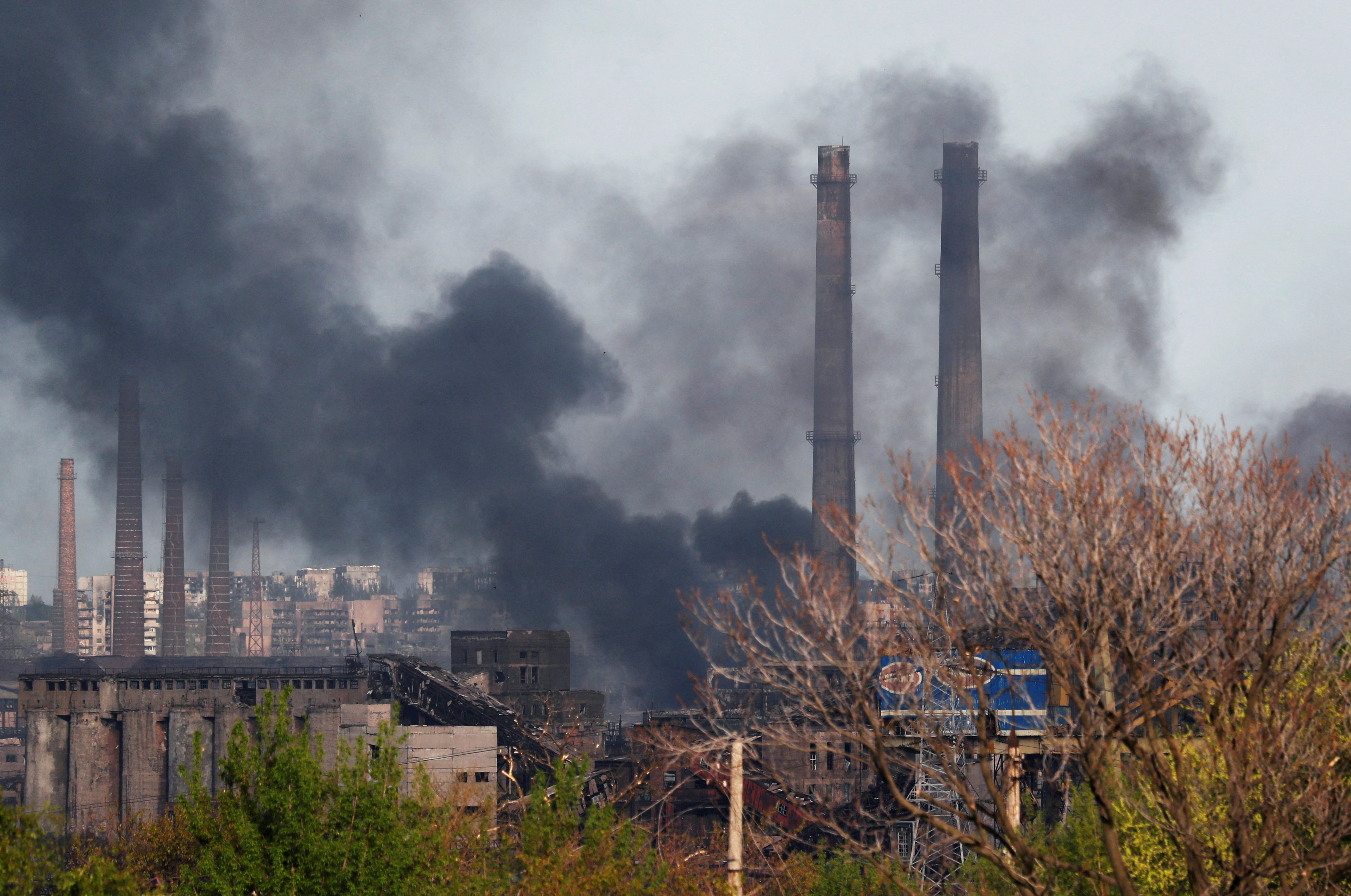 „Azovstal“ – įmonė, plieno gamykla Mariupolyje, Ukrainoje. „Azovstal“ gamykla per Rusijos pradėtą karą Ukrainoje tapo slėptuve tūkstančiams Mariupolio gyventojų, Ukrainos pajėgoms ir „Azovo“ pulko atstovams.Reuters/Scanpix nuotr.
