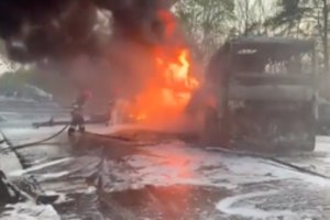 Vakarų Ukrainoje benzinvežis susidūrė su autobusu ir mikroautobusu: žuvo 27 žmonės