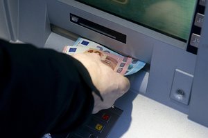 Paskelbė datą, kada bus įrengti žadėti bankomatai