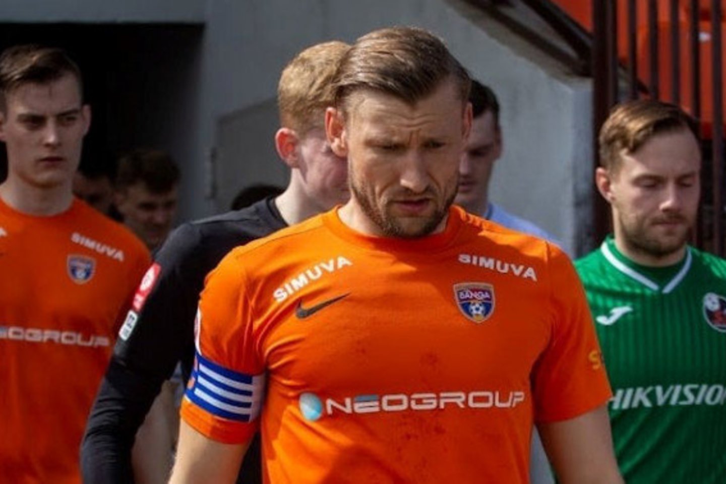 Vienas iš labiausiai patyrusių šio sezono žaidėjų – Robertas Vėževičius – jau trečius metus gina Gargždų „Bangos“ garbę ir dabar klube turi dar daugiau funkcijų.<br> fkbanga.lt nuotr.
