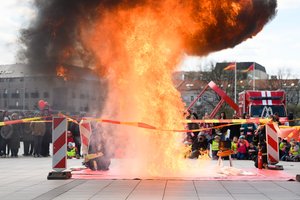 Vilniuje paminėta ugniagesių profesinė šventė, įteikti apdovanojimai, pagerbti žuvusieji Ukrainoje