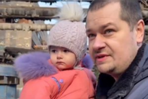 Ištrūkę iš „Azovstal“ pragaro: okupantai žadėjo atsiųsti vyrų galvas jų žmonoms