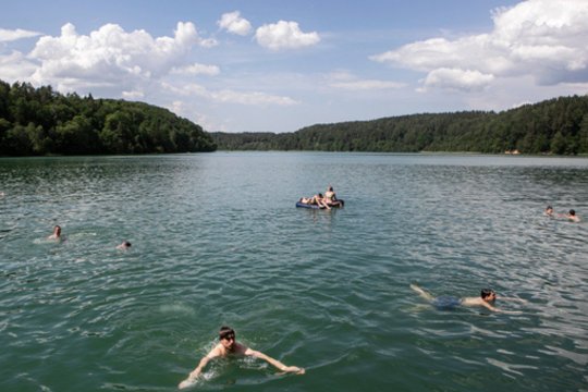 Miškininkai Vilniuje neteks pastatų ant ežero kranto: naudojo įrankiams laikyti
