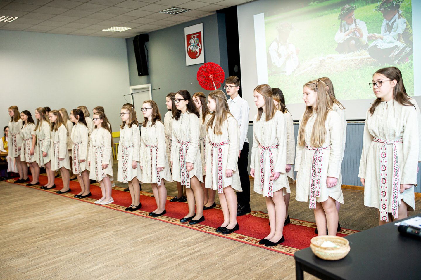  Garliavos Jonučių progimnazijoje ketvirtadienį įvyko jau septintasis Kauno rajono 5-7 klasių moksleivių etninės kultūros konkursas "Iš tautos skrynios". <br> R.Sajatausko nuotr. 
