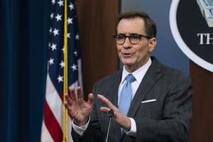 Pentagonas neigia padedantis Ukrainai „nusitaikyti“ į Rusijos generolus