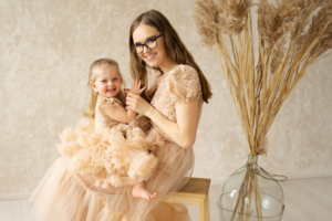 Orlaivių mechanikė gimus dukrai sukūrė savo verslą: jame netrūksta tiulio ir blizgučių