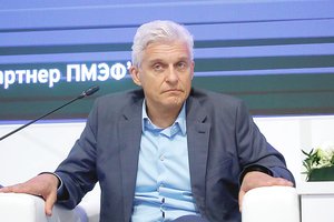 Už Kremliaus kritiką – skaudūs dūriai: privertė pusvelčiui parduoti klestėjusio banko akcijas bei samdytis apsaugą