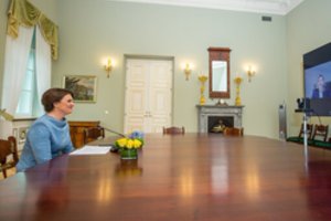 D. Nausėdienė O. Zelenskai: visas pasaulis mato Jūsų didvyrišką kovą už laisvę, žmogaus teises