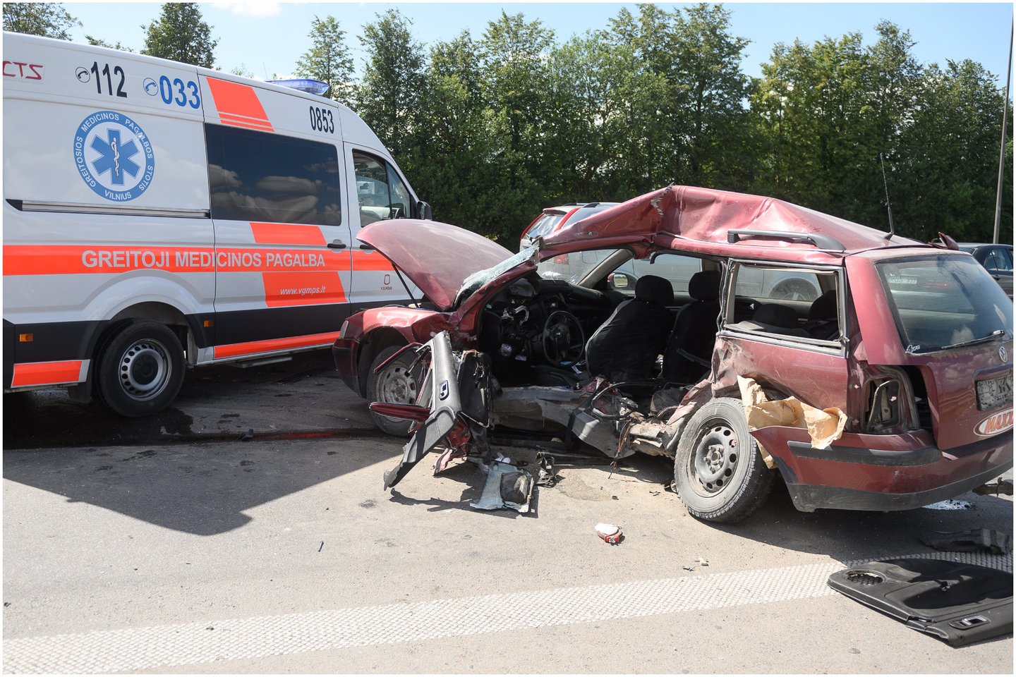  Per avariją susidūrus 4 automobiliams, žuvo 62 metų vyras. Penki sužeisti žmonės buvo nuvežti į ligoninę. <br> A.Vaitkevičiaus asociatyvioji nuotr. 