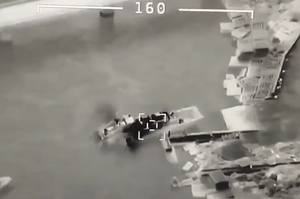 Vaizdo įrašą pateikusi Ukraina pranešė, kad sunaikino dar vieną Rusijos laivą: panaudojo „Bayraktar“ droną